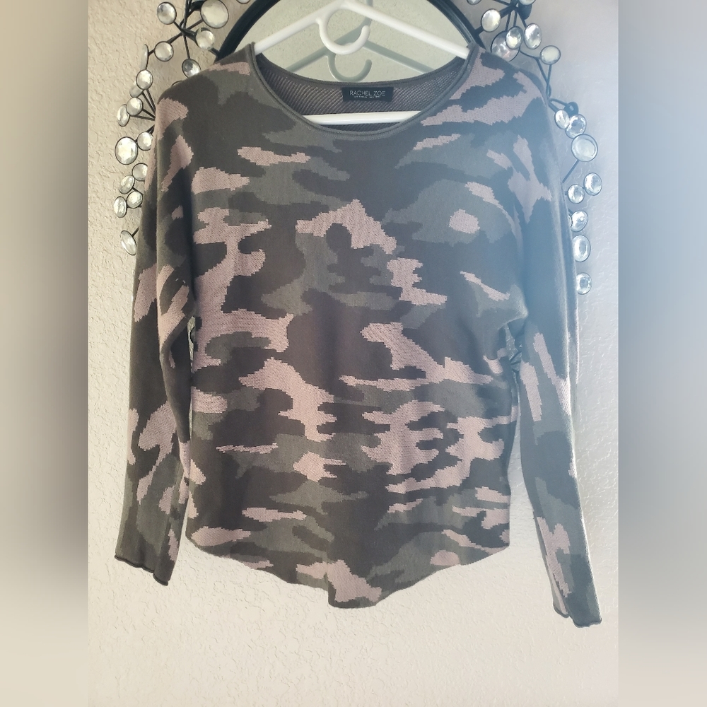 Camo Women long sleeve top EUC Size M - Picture 1 of 3